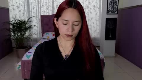 Alaia Skater online show from November 2025 07:05:02 PM