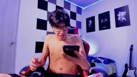 Snapshot of alan_boy01 chatting on October 2025 01:09:02 PM Alan Boy online show from October 2025 01:09:02 PM