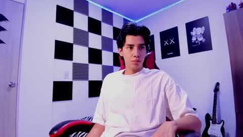 Snapshot of alan_boy01 chatting on November 2025 11:56:01 AM Alan Boy online show from November 2025 11:56:01 AM