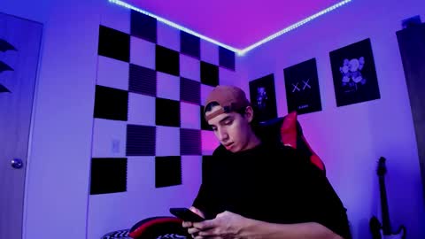 Snapshot of alan_boy01 chatting on November 2025 11:04:02 PM Alan Boy online show from November 2025 11:04:02 PM