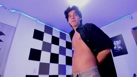 Snapshot of alan_boy01 chatting on November 2025 01:44:02 PM Alan Boy online show from November 2025 01:44:02 PM