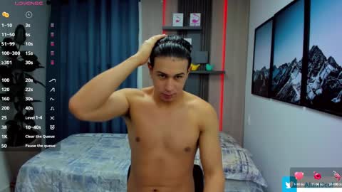 Alan  Kevin can we reach 100 thumbs up please guys  online show from March 2025 11:33:02 AM