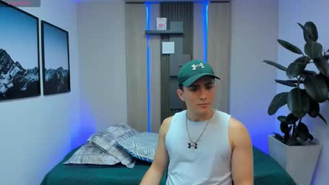 Alan  Kevin can we reach 100 thumbs up please guys  online show from November 2025 07:14:01 PM