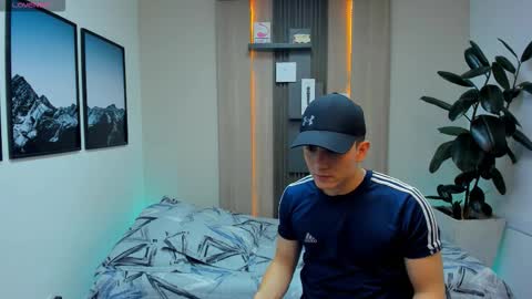 Snapshot of alan_nd_kevin chatting on February 2026 07:09:01 PM Alan Kevin can we reach 100 thumbs up please guys online show from February 2026 07:09:01 PM