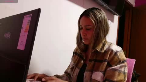 Snapshot of alana0701 chatting on May 2026 03:25:02 AM Alana online show from May 2026 03:25:02 AM