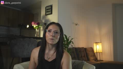 Snapshot of alana_gasparani chatting on November 2025 12:53:01 AM Alana Gasparini online show from November 2025 12:53:01 AM