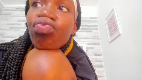 Snapshot of alana_roos chatting on March 2025 06:29:01 PM Alana online show from March 2025 06:29:01 PM