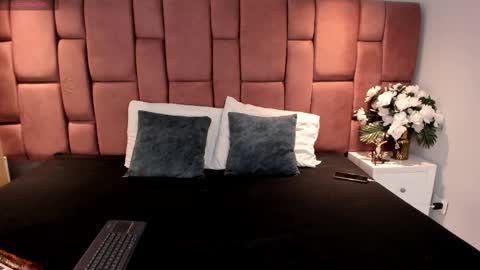 Alanna Jonnes online show from November 2025 07:56:01 PM