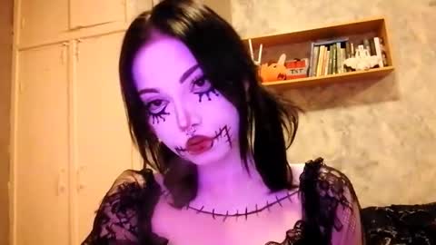 Im Katrina online show from October 2025 01:35:02 PM