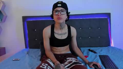 ale_cruzz online show from February 2026 06:20:02 PM