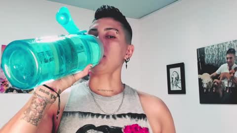 Snapshot of aleja1214 chatting on January 2025 09:39:02 PM Alejandra online show from January 2025 09:39:02 PM