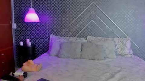 aleja_bloom online show from October 2025 12:17:02 PM