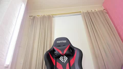 Snapshot of aleja_hill chatting on December 2024 10:23:02 PM Aleja Hill online show from December 2024 10:23:02 PM