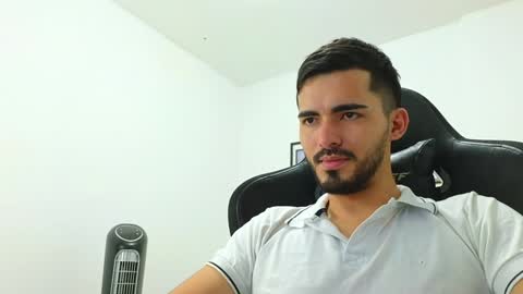 alejandroo_7 online show from December 2024 04:06:02 AM