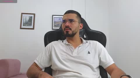 alejandroo_7 online show from November 2025 02:50:02 PM