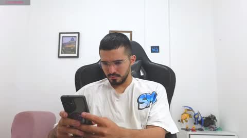 alejandroo_7 online show from December 2025 03:30:01 PM