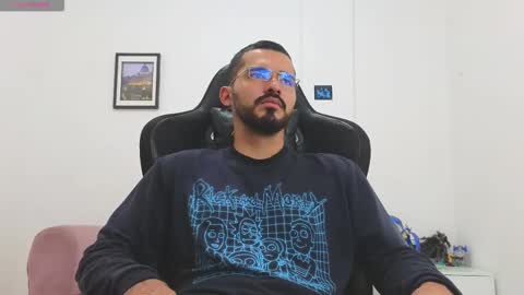 alejandroo_7 online show from January 2026 07:06:01 PM