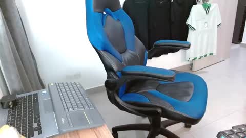 Snapshot of alejo_hot23 chatting on October 2025 02:25:02 AM David online show from October 2025 02:25:02 AM