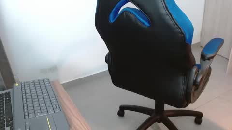 Snapshot of alejo_hot23 chatting on October 2025 01:09:02 AM David online show from October 2025 01:09:02 AM