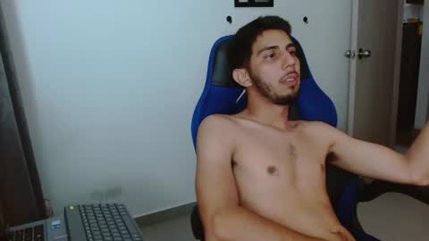 Snapshot of alejo_hot23 chatting on November 2025 01:29:01 AM David online show from November 2025 01:29:01 AM