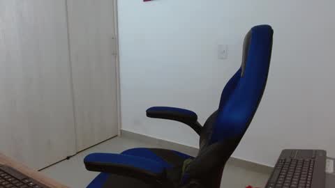 Snapshot of alejo_hot23 chatting on November 2025 01:47:01 AM David online show from November 2025 01:47:01 AM