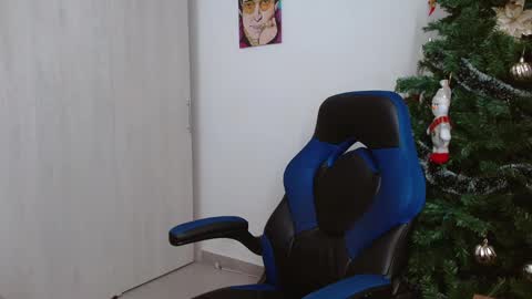 Snapshot of alejo_hot23 chatting on November 2025 04:33:01 PM David online show from November 2025 04:33:01 PM