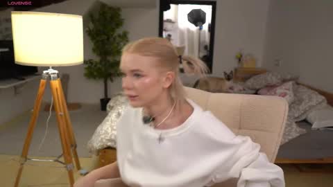 Lexi online show from December 2025 04:10:01 AM