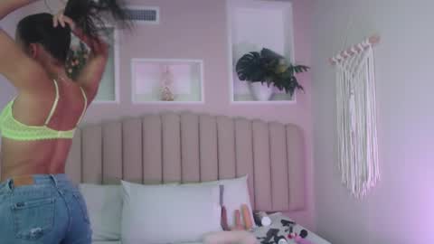 Aleska 3 online show from January 2026 04:12:02 PM