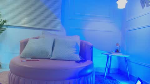 Alejandra  online show from November 2025 12:04:01 PM