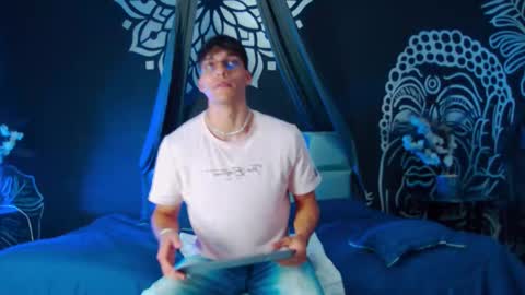 Alessio online show from December 2025 12:02:02 PM