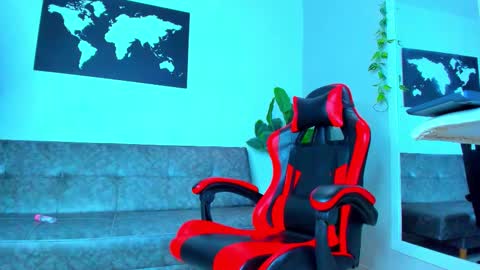 Snapshot of alessrose22 chatting on March 2026 08:37:01 PM Aless Rose online show from March 2026 08:37:01 PM