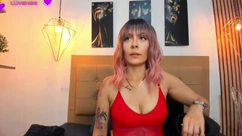 Aleszia online show from September 2025 07:47:01 PM