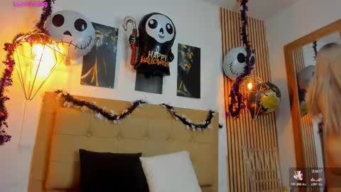 Aleszia online show from October 2025 07:51:01 PM