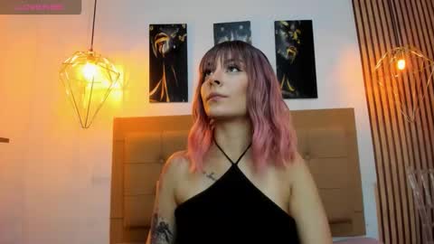 Aleszia online show from November 2025 07:30:01 PM