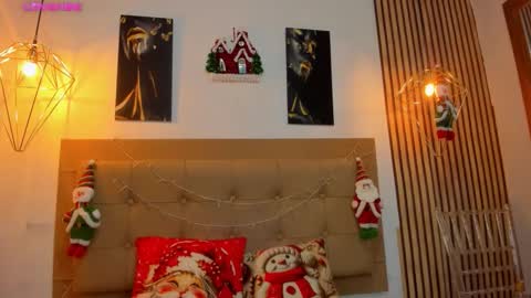 Aleszia online show from December 2025 07:19:02 PM