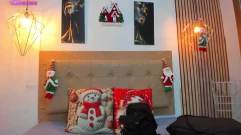 Aleszia online show from December 2025 07:23:02 PM