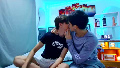 Snapshot of alex_and_fabian chatting on April 2026 02:47:02 AM sneider online show from April 2026 02:47:02 AM
