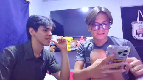 Snapshot of alex_and_fabian chatting on May 2026 05:25:03 AM sneider online show from May 2026 05:25:03 AM