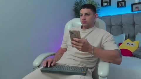 Snapshot of alex_cute77 chatting on May 2026 12:01:01 PM alex online show from May 2026 12:01:01 PM