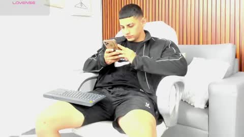 Snapshot of alex_cute77 chatting on May 2026 12:20:01 PM alex online show from May 2026 12:20:01 PM