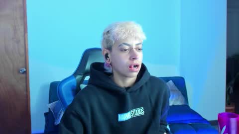 Snapshot of alex_poett chatting on November 2025 12:13:01 PM Residente0xxx online show from November 2025 12:13:01 PM