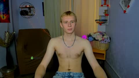 Snapshot of alex_reeding chatting on April 2026 05:47:02 AM Alex online show from April 2026 05:47:02 AM