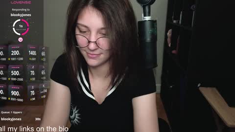 dont be afraid to click social media link its  working  just click on that  online show from December 2024 11:10:02 PM