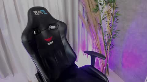 alexa_foxx27 online show from May 2026 07:33:01 PM