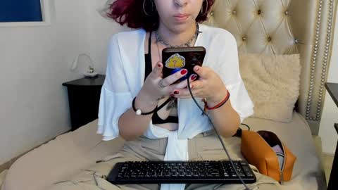 Snapshot of alexafoxy18 chatting on December 2024 04:52:01 AM ALEXA online show from December 2024 04:52:01 AM