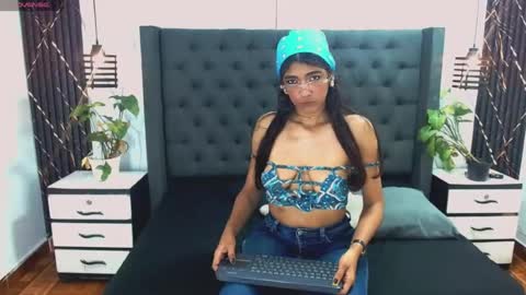 Snapshot of alexandra_castle chatting on June 2026 03:59:01 AM MAMASITA online show from June 2026 03:59:01 AM
