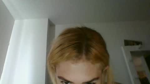 Snapshot of alexandra_paris21 chatting on June 2026 08:33:02 PM alexandra_paris21 online show from June 2026 08:33:02 PM