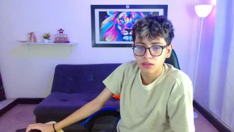 Snapshot of alexcum_18 chatting on May 2026 01:59:01 PM alex online show from May 2026 01:59:01 PM