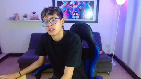 Snapshot of alexcum_18 chatting on May 2026 02:33:02 PM alex online show from May 2026 02:33:02 PM