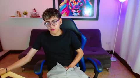 Snapshot of alexcum_18 chatting on May 2026 01:50:02 PM alex online show from May 2026 01:50:02 PM